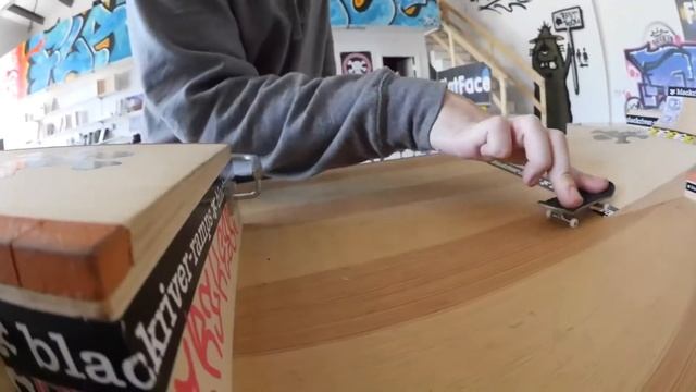 Pro Board Fingerboarding session #2 | Skate on Blackriver ramps | Finger Boarding Tricks смотреть онлайн