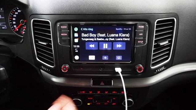 VW Sharan CarPlay & Android Auto - Waze Navigator Installation