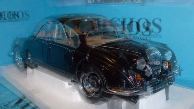 1/18 Jaguar Daimler 250 V8 '1967' / Paragon [98311L] Diecast Model смотреть онлайн
