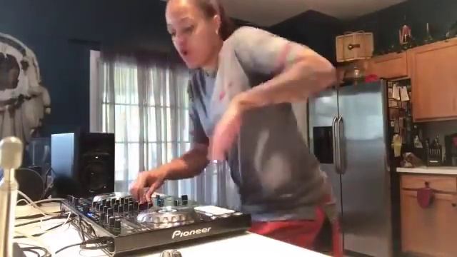 Jay Shalé New Jack Swing DJ set (@jay_shale) смотреть онлайн