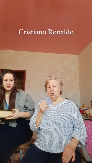 Новая серия видео с бабушкой 👀💅🏻 1/6 смотреть онлайн