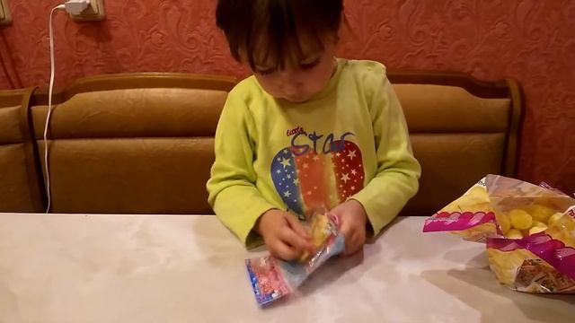 Подарок в Кукурузных палочках везунчик Хорошая игрушка в сладкой кукурузе смотреть онлайн