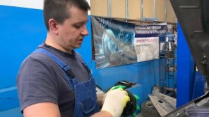 Замена сальников распредвала и обслуживание топливного насоса Вольво S80.