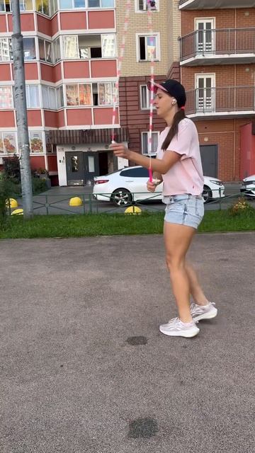 #скакалка #skipping #jumprope #какпрыгатьнаскакалке #научитьсяпрыгатьнаскакалке #скакалкатрюки смотреть онлайн