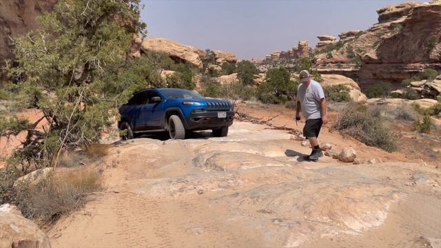 Elephant Hill Trail | Moab Utah | Flat Tires and Tight Squeezes. смотреть онлайн