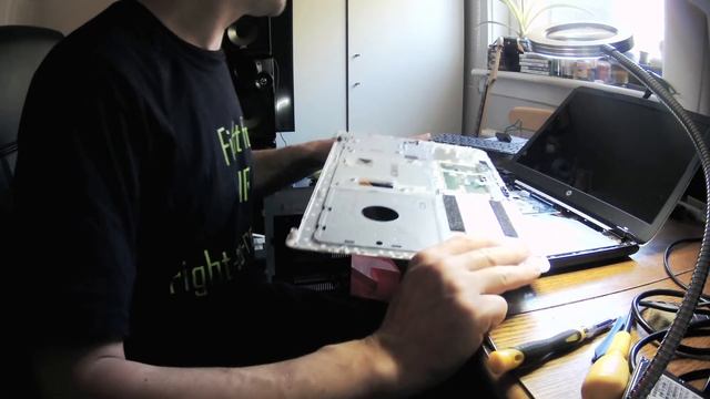 How to upgrade a laptop from HDD to SSD and Win 10 Home to Pro смотреть онлайн