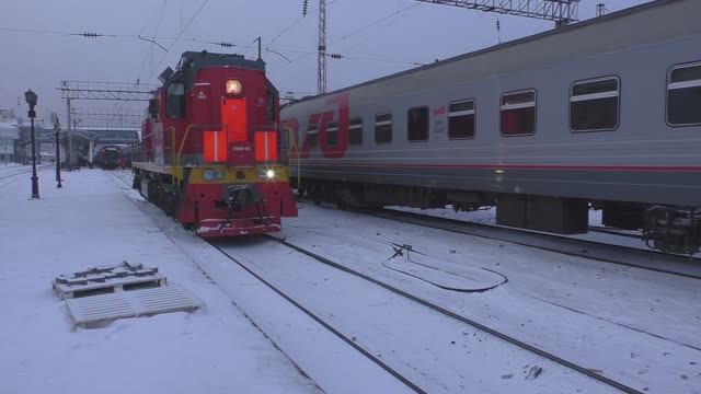 Прибытие пассажирских и пригородных электропоездов РЖД в Красноярске смотреть онлайн