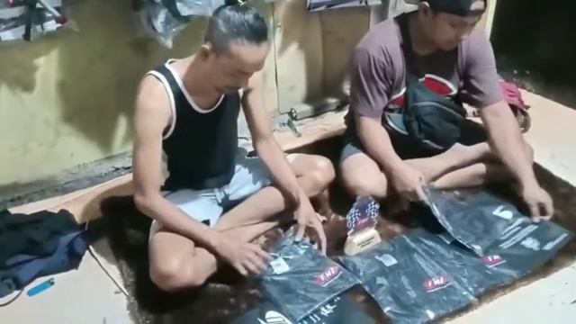 unboxing merchandise forum nouvo indonesia terbaru dengan cukai logo fni || yang gak beli nyesel bo смотреть онлайн