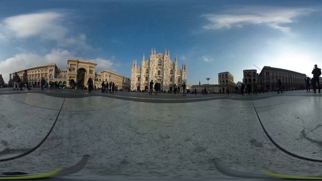 Piazza Duomo (Milano) a 360° смотреть онлайн