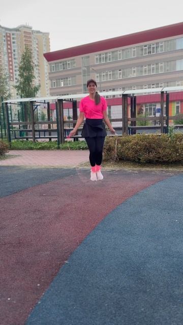 Когда попросили снять видео у школы 20 в Путилково #backstreetboys #Путилково #скакалка #фитнес смотреть онлайн