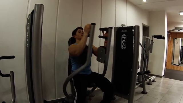 Chest exercise - Machine flyes смотреть онлайн