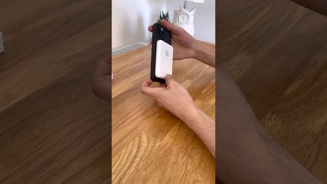 Apple MagSafe Battery Pack unboxing and first look смотреть онлайн