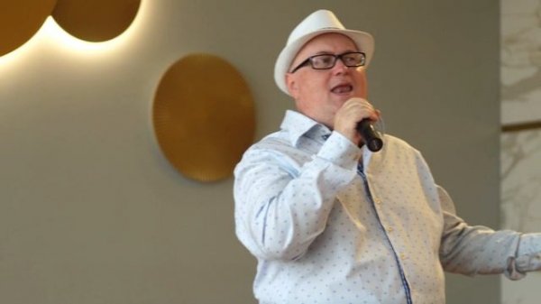 Dmitry Ushakov - Volare