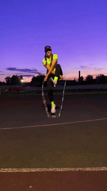 Не моргай, а то пропустишь Мик за ногой. #скакалка #jumprope #лето #skipping #скиппинг #трюки смотреть онлайн