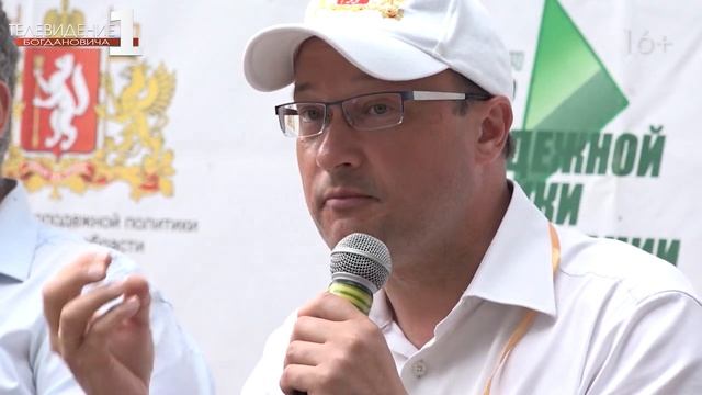 За рамками. «Диалог на равных» на площадке форума «Молодежь! Семья! Россия!» смотреть онлайн