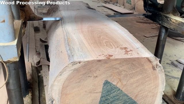 Giant Cutter Working Skills // Saw beautiful boards from cheesy wood смотреть онлайн