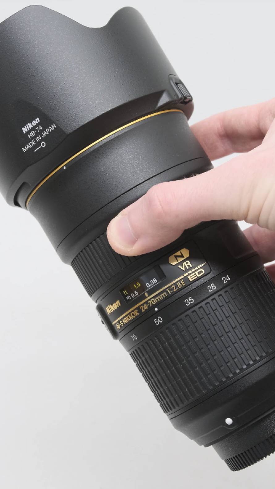 Зум-объектив Nikon 24-70mm f/2.8E ED VR AF-S Nikkor в упаковке