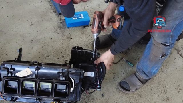 Установка печки Scania 6-й серии✅ #scania #авторазборка #скания смотреть онлайн