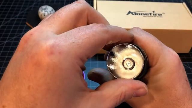 Alonefire SV53 15W 365nm UV Flashlight смотреть онлайн