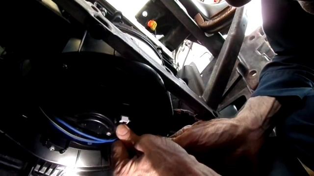 Jeep Compass 07-17 Blower Motor and Resistor Removal смотреть онлайн