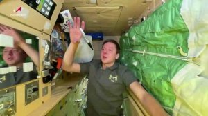 🚀 Космонавт Кирилл Песков провёл небольшую экскурсию по своей квартирке на МКС