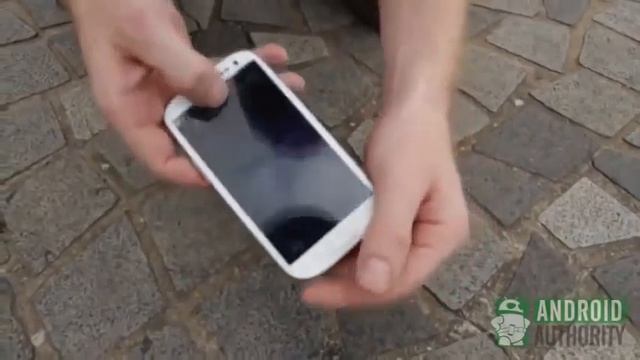 iPhone 5 vs Galaxy S3 кто прочней смотреть онлайн