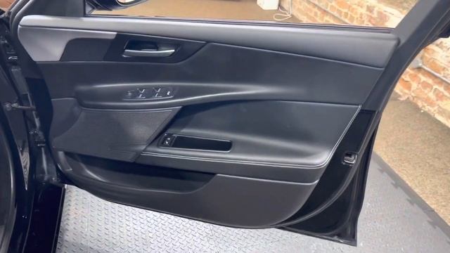 2015 Jaguar XE R-Sport Auto смотреть онлайн