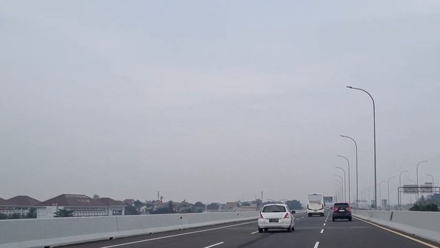 BISNIS JALAN TOL BIKIN KAYA JUSUF HAMKA | Tiap hari bayar tiket jalan tolnya | @harihariwalk_ID смотреть онлайн