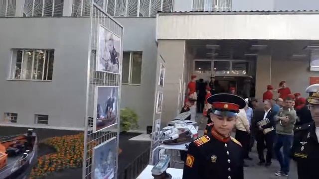 Выставка у Дома офицеров.(2) смотреть онлайн