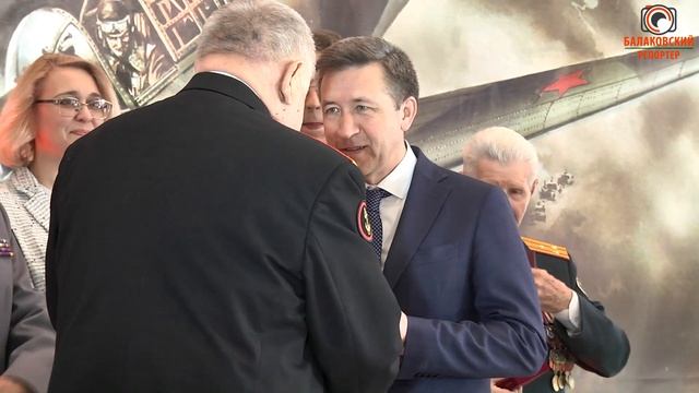 Главе БМР вручили памятный знак Воин-освободитель смотреть онлайн