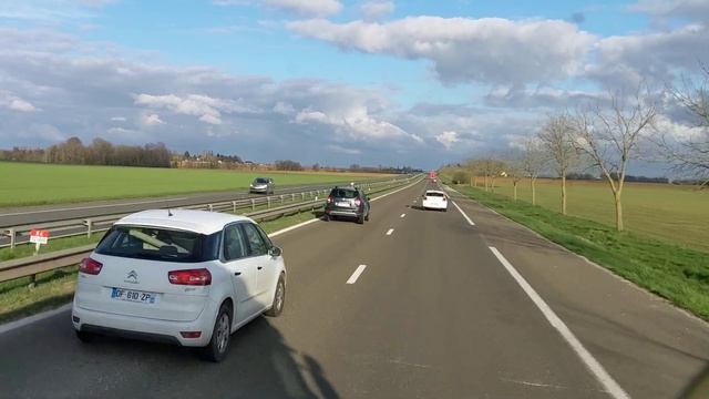 sur la n104 au niveau de ponteau combeau où il y a un accident jusqu'au relais de Sancy sur la n4. смотреть онлайн
