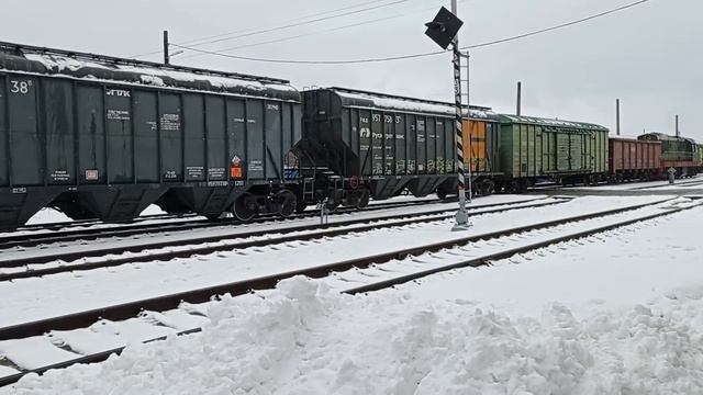 Манëвры Тепловоза ЧМЭ3-5992 На Станции Металлист смотреть онлайн