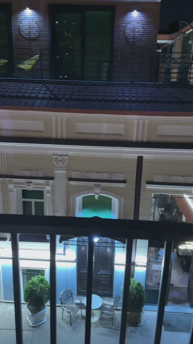 В Тбилиси жил в комфортном отеле Sandsli Metekhi Boutique Hotel смотреть онлайн