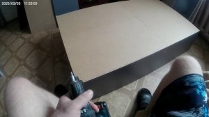 Заканчиваю сборку кухонного гарнитура.