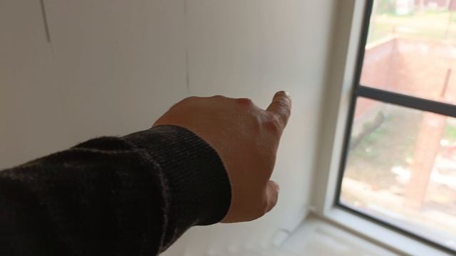 Как выбрать краску для стен и потолков