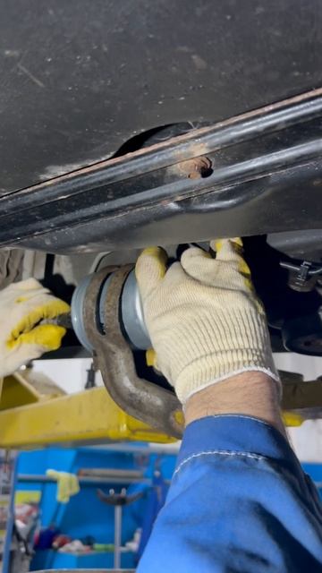 Техническое обслуживание VOLVO S60 с заменой тормозных дисков. смотреть онлайн