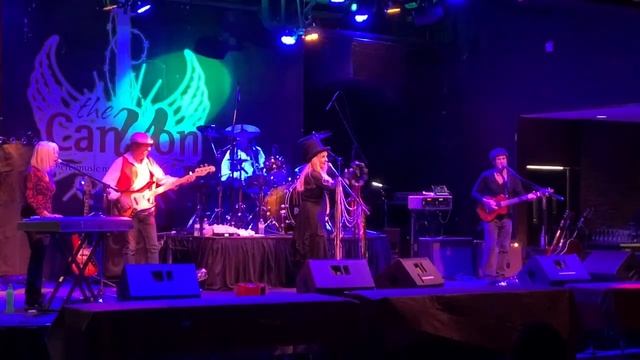 Go Your Own Way (Live At The Canyon Santa Clarita 4-30-21) - Mirage Fleetwood Mac Tribute смотреть онлайн