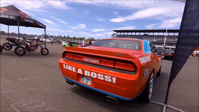 DODGE CHALLENGER SRT 6.1 HEMI TUNING SHOW MUSCLE CAR VOSSEN WHEELS WALKAROUND SRT8 смотреть онлайн