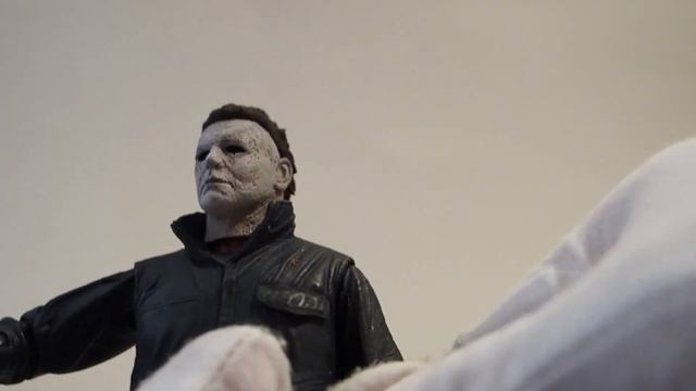 NECA Halloween 2018 Michael Myers Figure Review смотреть онлайн