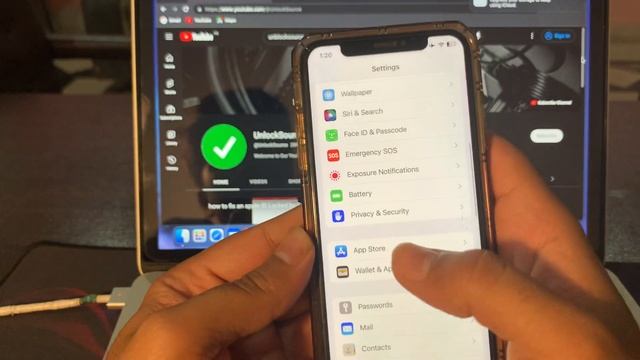 Fix iPhone 12 Battery drain fast / 12 Pro Max Battery Draining fast / iPhone 14 Battery test iOS 16 смотреть онлайн