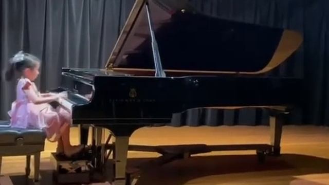 Shostakovich, Lyric Waltz from Dances of the Dolls смотреть онлайн