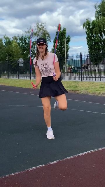 Вы знали, что прыжки на скакалке давно уже не только для детей? #скакалка #jumprope #skipping #dance смотреть онлайн