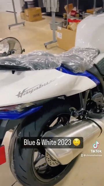 2023 Blue & White Suzuki Hayabusa up close view - All Things Chrome 615-431-2294! смотреть онлайн