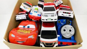 Мультики для малышей. Мини машина скорой помощи мчится по склону. Мультики про машинки