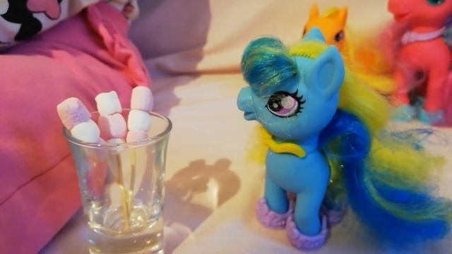 4.УГОЩЕНИЕ ДЛЯ ПОНИ. Истории маленьких пони. смотреть онлайн
