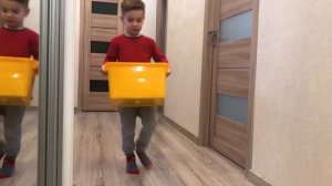 Марк и его новые игрушечные машинки - распаковка и игры