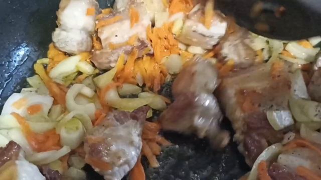 Потрясающая тушеная капуста. Рецепт вкусной капусты. смотреть онлайн