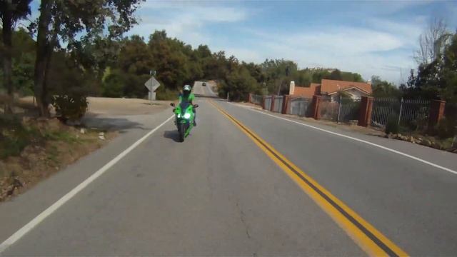 Go Pro HERO Camera - All Green Kawasaki NINJA Sportbike on the Street of LA смотреть онлайн