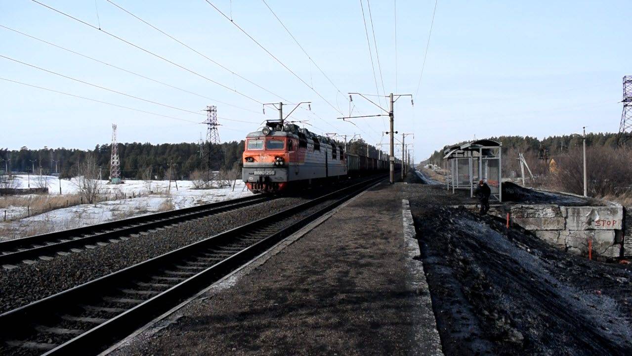 Электровозы ВЛ80С-256 и ВЛ80С-1819