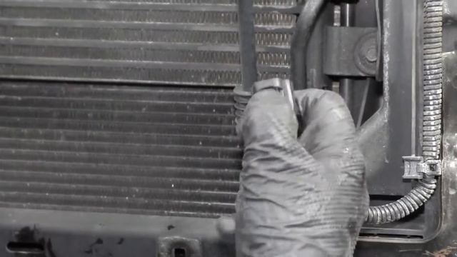 How to Replace Ambient Air Temp Sensor 06-18 Jeep Wrangler смотреть онлайн